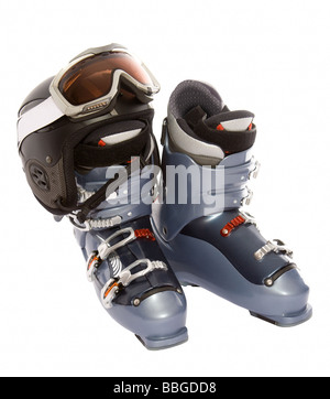 Skischuh-s-Helm und Brille zu isolieren, auf weiß Stockfoto
