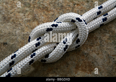 Kreuzknoten, spezielle Knoten für Segeln und Klettern Stockfoto