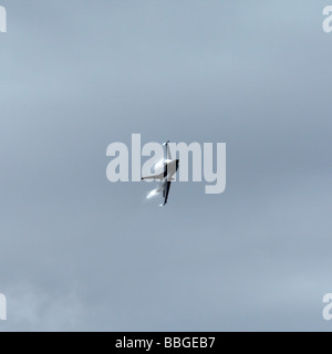 F 16 Fighting Falcon mit Dampf Kondenswasser Stockfoto