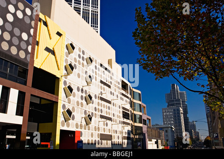 Melbourne Cityscape / Melbourne Central District mit Einkaufsmöglichkeiten / Büroturm und unterirdischen Bahnhof. Stockfoto