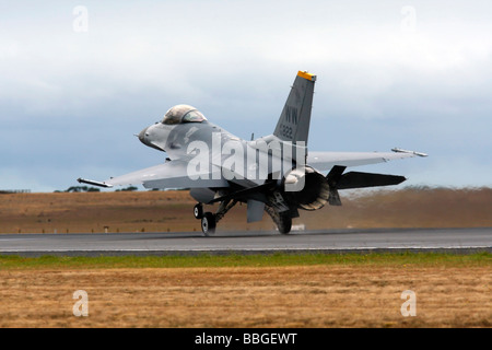 F-16 Fighting Falcon-Landung Stockfoto