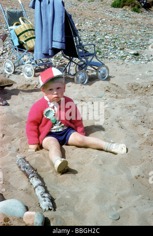 Colin Walton wenn ein Kleinkind am Strand im Butlins, Pwllheli, Wales. Stockfoto