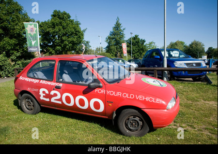 Altes Auto bei einem Autohändler verwendet wird, um die Regierungen Zulage Abwrackprämie im Jahr 2009 eingeführt werben Stockfoto