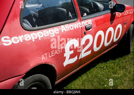 Altes Auto bei einem Autohändler verwendet wird, um die Regierungen Zulage Abwrackprämie im Jahr 2009 eingeführt werben Stockfoto