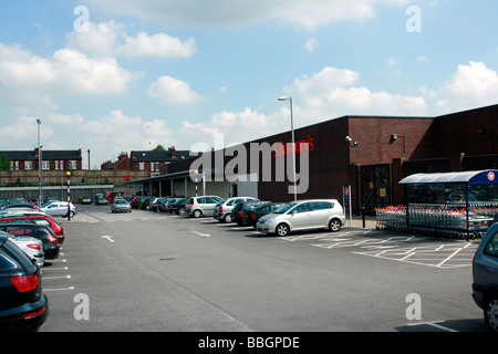 Parkplatz Abholstelle Sainsburys in der Nähe von Arnold Mansfield Road Daybrook Elternteil und Kind Parkplatz Behinderten Parkplätze Stockfoto