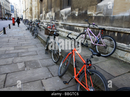 England; Cambridge; Student Fahrräder außerhalb Corpus Christi College; 1352 AD gegründet; Stockfoto