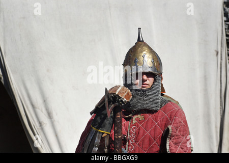 Re Erlass eines mittelalterlichen Lebens und Schlacht bei Ogrodzieniec Schloss, Polen. Stockfoto