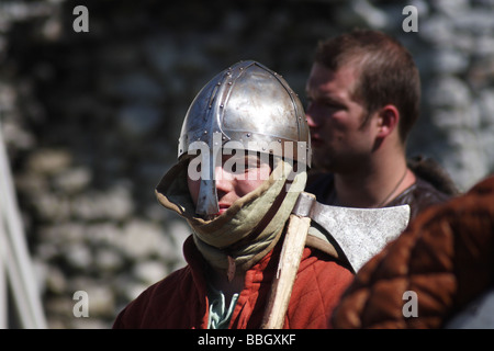 Re Erlass eines mittelalterlichen Lebens und Schlacht bei Ogrodzieniec Schloss, Polen. Stockfoto