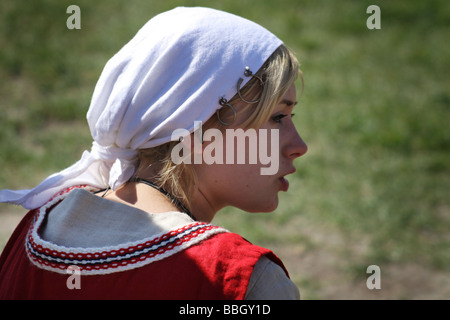 Re Erlass eines mittelalterlichen Lebens und Schlacht bei Ogrodzieniec Schloss, Polen. Stockfoto