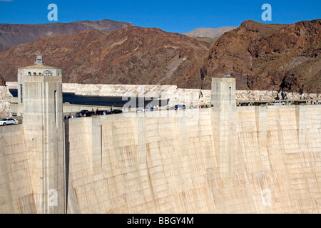 Der Hoover-Staudamm an der Grenze zwischen den Bundesstaaten Arizona und Nevada, USA Stockfoto