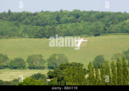 Das weiße Kreuz First World War Memorial mit Blick auf Shoreham Kent UK Stockfoto