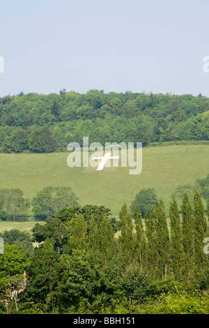 Das weiße Kreuz First World War Memorial mit Blick auf Shoreham Kent UK Stockfoto