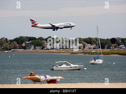 Eine British Airways 747 landet am Boston Logan International Airport Stockfoto