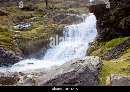 Kämmen Sie Beck Wasserfall fließt in Buttermere Lake District National Park Cumbria Great Britain Stockfoto