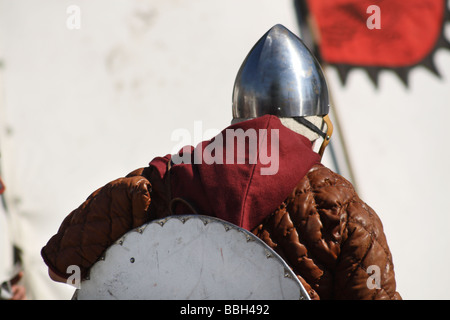 Re Erlass eines mittelalterlichen Lebens und Schlacht bei Ogrodzieniec Schloss, Polen. Stockfoto