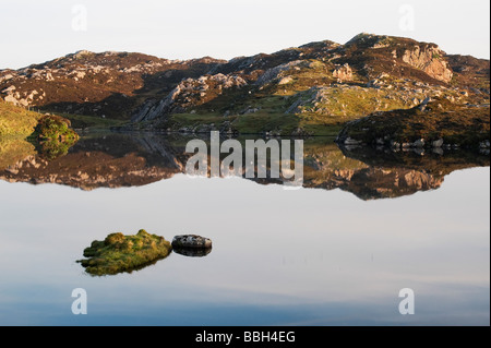 Insel Harris noch Ozean Loch Reflexionen, äußeren Hebriden, Schottland Stockfoto