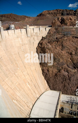 Der Hoover-Staudamm an der Grenze zwischen den Bundesstaaten Arizona und Nevada, USA Stockfoto