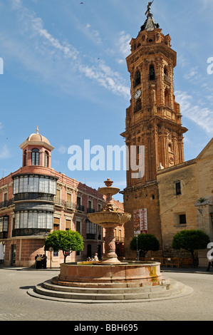 Plaza San Sebastian mit Kirchturm Stadt Antequera Andalucia Spanien Stockfoto