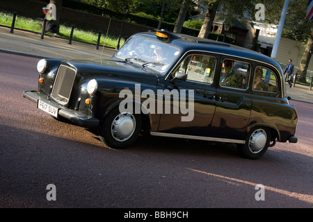 schwarzes Taxi bewegen Stockfoto