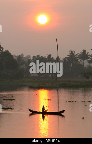 Fisherman.Early Morgen in den Backwaters, Kerala.India Stockfoto