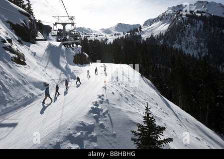 Kinder lernen das Skifahren auf der Piste von Whistler Mountain in British Columbia Kanada Stockfoto