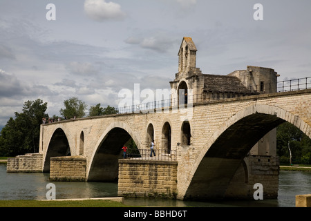 Pont St. Benezet Le Pont D Avignon teilweise überqueren die Rhone in Avignon in Frankreich Stockfoto