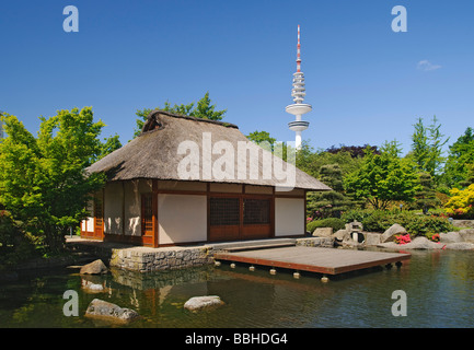 Teehaus im japanischen Garten im Park Planten un Blomen in der Rückseite der Heinrich-Hertz-Turm Fernsehturm, Tele-Miche Stockfoto