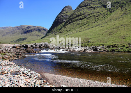 Fluss in Glen Etive, in der Nähe von Glencoe, Lochaber, Schottland Stockfoto