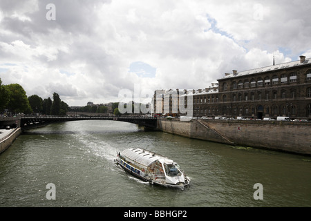 Frankreich Paris Fluss Touristenbus Reisen entlang der Seine Stockfoto