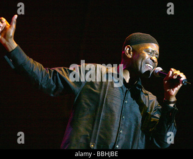 Unterhaltsames über 25 000 lokale und internationale jazz-Liebhaber und Fans ist Caiphus Semenya bei der 4. jährlichen MTN Durban führt Stockfoto