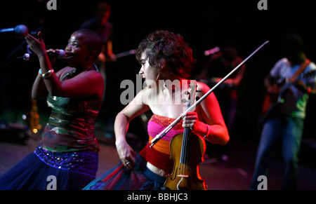 Unterhaltsam, über 25 000 lokale und internationale jazz-Liebhaber und Fans wird frisch gemahlen, die nur die besten afrikanischen gewonnen haben Stockfoto