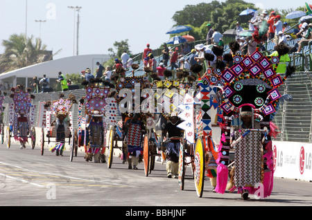 Durban-Rikscha-Pulllers-Parade bei der Eröffnung der A-1-Grand-Prix-Rennen für den 2007 Südafrika GP am 25. Februar 2007 in Stockfoto