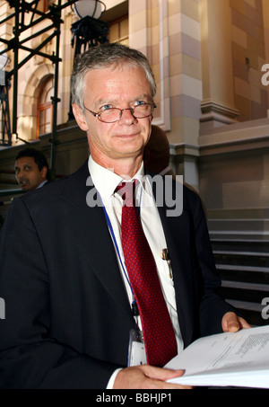 Leiter der Vermögen Verwirkung Einheit Willie Hoffmeyer verlässt die Durban High Court am 18. Januar 2006 in der mündlichen Verhandlung wobei Stockfoto