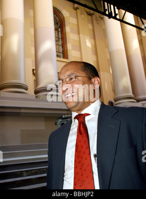 Mike Hulley Rechtsanwalt aus der ehemaligen südafrikanischen stellvertretender Präsident Jacob Zuma verlässt die Durban High Court am 18. Januar Stockfoto