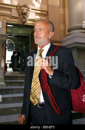 Rechtsanwalt Wim Trengove repräsentieren das Vermögen Verwirkung Gerät verlässt die Durban High Court am 18. Januar 2006 während der Stockfoto