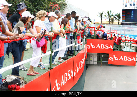 VIP-s und Gäste der ABSA besuchen die A1-Grand-Prix in Durban am 29. Januar 2006 Team Switzerland Zweitplatzierter war und Team Stockfoto