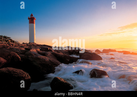 UHMLANGA FELSEN LIGHTHOUSEAT SUNRISE Stockfoto