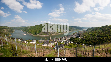 Blick über den Wein Stadt Oberwesel am Rhein mit dem Weingut Winfried Persch, der Ochsen-Turm der Kirche St. Martin und die Stockfoto