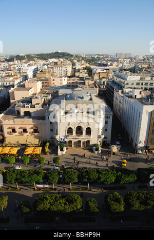 TUNIS, TUNESIEN. Abends Blick auf Avenue Bourguiba mit Theatre Municipal im Zentrum. 2009. Stockfoto