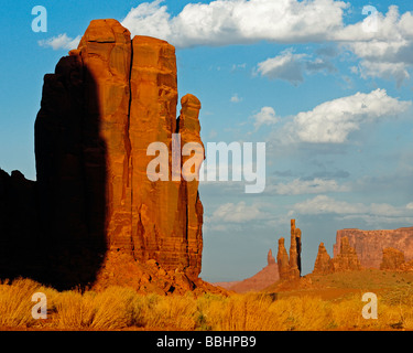 Hand-Rock und Totem Pole Monument Valley Arizona USA Stockfoto