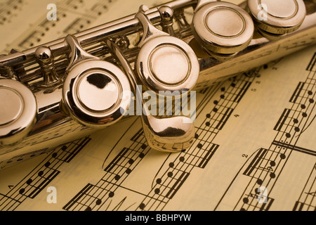 Detalle de armónica Sobre partitura Stockfoto