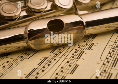 Detalle de armónica Sobre partitura Stockfoto