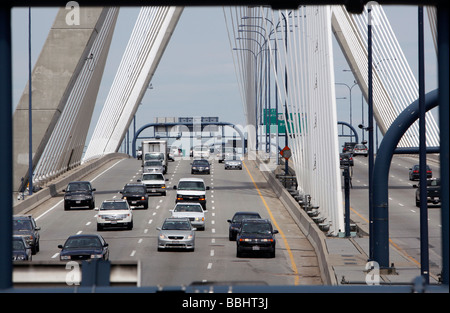 Die Interstate 93 über Zakim Bunker Hill Bridge, Boston, Massachusetts Stockfoto