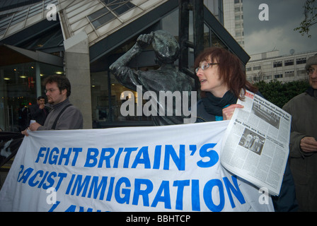 Demonstration in London Büros von Kalyx, Harmondsworth Immigration Removal Centre gegen Menschenrechtsverletzungen dort laufen Stockfoto