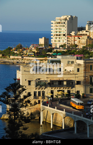 Malta. Die Küste zwischen St. Julians und Sliema. 2009. Stockfoto