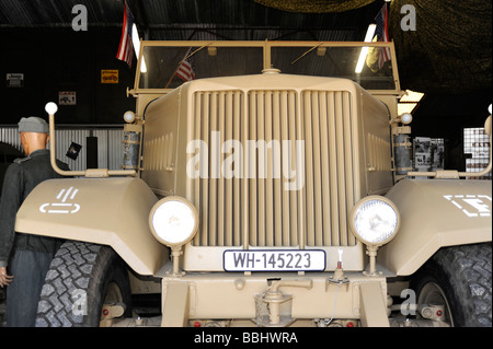 D Tag deutsche Artillerie Zugmaschine und Tank Bergefahrzeug FAMO sd Kfz 9 18 Tonne halbe Strecke 1943 Sainte Reine Eglise Manche Normandie Stockfoto