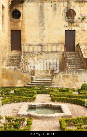 Flower Pot ehemaliger Erzbischof Blumengarten Saint Nazaire Kathedrale Beziers Herault Languedoc-Roussillon Frankreich Stockfoto