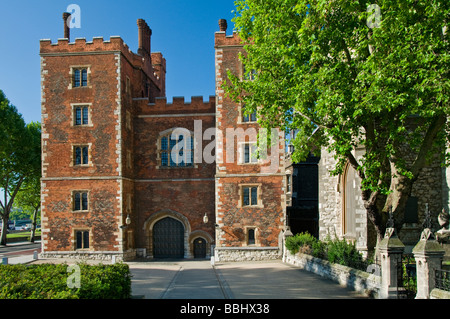 Lambeth Palace London Morton Turm ein roter Backstein Tudor Torhaus bildet den Eingang zum Lambeth Palace London UK Stockfoto