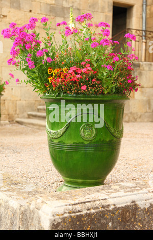 Flower Pot ehemaliger Erzbischof Blumengarten Saint Nazaire Kathedrale Beziers Herault Languedoc-Roussillon Frankreich Stockfoto