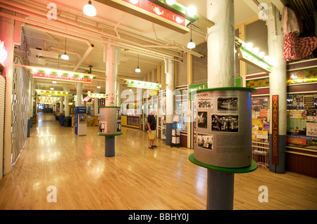 Untere Ebene Geschäfte in der Pike Place Market in Seattle WA, USA Stockfoto